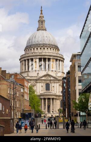 St. Pauls Cathedral an einem sonnigen Tag. London - 23. Mai 2021 Stockfoto