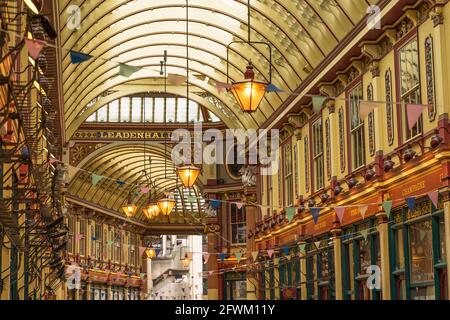 Die Geschäfte von Leadenhall Market am Wochenende ohne Menschen. London Stockfoto