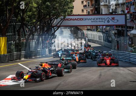 Monaco, Monaco. 23. Mai 2021. Start des Rennens, Abfahrt, 33 VERSTAPPEN Max (nld), Red Bull Racing Honda RB16B, Aktion während der Formel-1-Weltmeisterschaft 2021, Grand Prix von Monaco vom 20. Bis 23. Mai in Monaco - Foto Antonin Vincent / DPPI Stockfoto