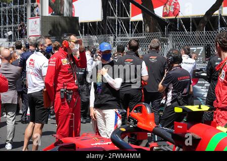 23. Mai 2021, Rennstrecke Monaco, Monte Carlo, FORMEL 1 GRAND PRIX DE MONACO 2021, 20. - 23. Mai 2021, im Bild Mick Schumacher (DEU # 47), Haas F1 Team mit Ferrari-Ingenieur Riccardo Adami. Stockfoto