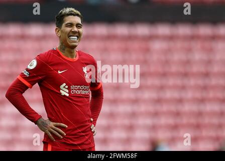 Liverpool, Großbritannien. Mai 2021. Roberto Firmino von Liverpool schaut auf. Premier League Spiel, Liverpool gegen Crystal Palace im Anfield Stadium in Liverpool am Sonntag, 23. Mai 2021. Dieses Bild darf nur für redaktionelle Zwecke verwendet werden. Nur zur redaktionellen Verwendung, Lizenz für kommerzielle Nutzung erforderlich. Keine Verwendung in Wetten, Spielen oder einem einzigen Club / Liga / Spieler Publikationen. PIC von Chris Stading / Andrew Orchard Sport Fotografie / Alamy Live News Kredit: Andrew Orchard Sport Fotografie / Alamy Live News Stockfoto