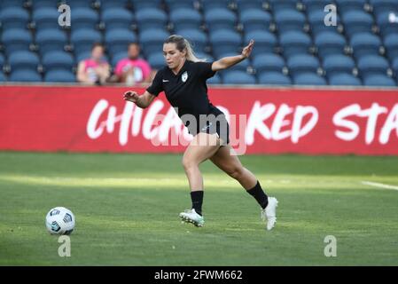 Chicago Red Stars Stürmer Kealia Watt (2) legt den Ball vor einem NWSL-Spiel gegen Gotham FC im SeatGeek Stadium am Samstag, 22. Mai 2021, in Bridgev Stockfoto