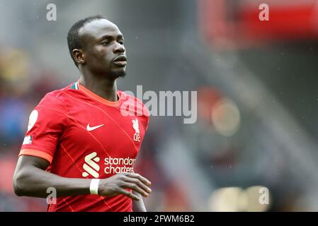 Liverpool, Großbritannien. Mai 2021. Sadio Mane von Liverpool schaut auf. Premier League Spiel, Liverpool gegen Crystal Palace im Anfield Stadium in Liverpool am Sonntag, 23. Mai 2021. Dieses Bild darf nur für redaktionelle Zwecke verwendet werden. Nur zur redaktionellen Verwendung, Lizenz für kommerzielle Nutzung erforderlich. Keine Verwendung in Wetten, Spielen oder einem einzigen Club / Liga / Spieler Publikationen. PIC von Chris Stading / Andrew Orchard Sport Fotografie / Alamy Live News Kredit: Andrew Orchard Sport Fotografie / Alamy Live News Stockfoto