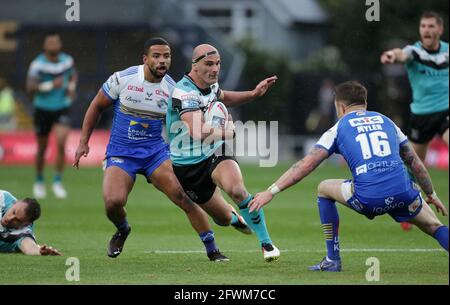 Danny Houghton (Mitte) von Hull FC in Aktion während des Matches der Betfred Super League im Emerald Headingley Stadium, Leeds. Bilddatum: Sonntag, 23. Mai 2021. Stockfoto