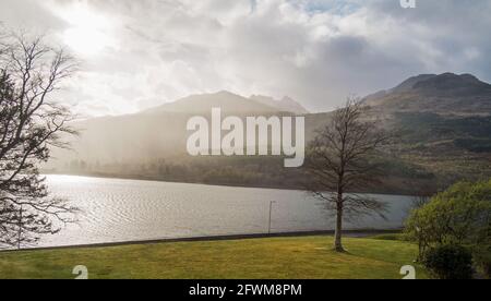 Berge und Loch Long in Arrochar Schottland. Stockfoto