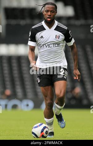 London, Großbritannien. Mai 2021. Josh Onomah von Fulham in Aktion während des Spiels. Premier League Spiel, Fulham gegen Newcastle Utd im Craven Cottage in London am Sonntag, den 23. Mai 2021. Dieses Bild darf nur für redaktionelle Zwecke verwendet werden. Nur zur redaktionellen Verwendung, Lizenz für kommerzielle Nutzung erforderlich. Keine Verwendung bei Wetten, Spielen oder Veröffentlichungen in einem Club/einer Liga/einem Spieler. PIC von Steffan Bowen/Andrew Orchard Sports Photography/Alamy Live News Credit: Andrew Orchard Sports Photography/Alamy Live News Stockfoto