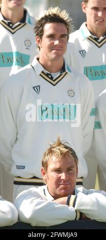 Hampshire Cricket Club, 11/04/05 Shane Warne und der neue Unterzeichner Kevin Pietersen posieren für Fotografen beim Pressetag des Clubs im Rosebwl. PIC MIKE WALKER 2005 Stockfoto