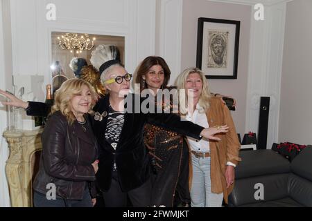 Paris, Frankreich. Mai 2021. Nicoletta, ORLAN, Anath Compagnon und Anne Lettree besuchen die Arty-Show während der Präsentation der MAKE ART COVID ART Stockfoto