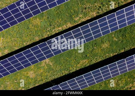 Solarpanel erzeugt grüne, umweltfreundliche Energie. Stockfoto