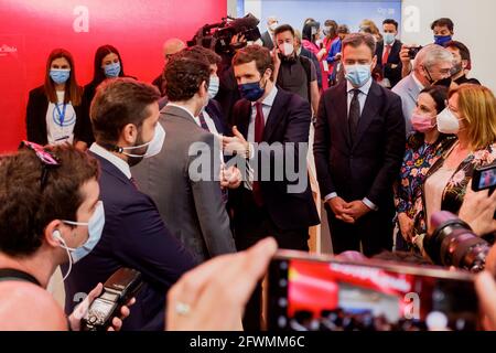 Madrid, Spanien - 20. Mai 2021: Pablo Casado, Vorsitzender der konservativen spanischen PP-Partei bei seinem Besuch auf der Fitur-Messe. Stockfoto