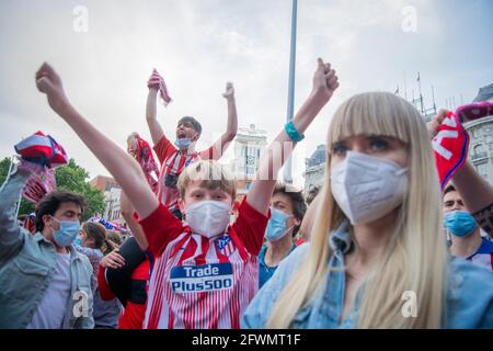 Madrid, Spanien. Mai 2021. Feierlichkeiten auf der Plaza de Neptuno in Madrid, Meister der Liga von Atlético de Madrid. (Foto von Alberto Sibaja/Pacific Press/Sipa USA) Quelle: SIPA USA/Alamy Live News Stockfoto