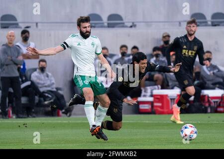 Der Mittelfeldspieler Jack Price (19) von Colorado Rapids gewinnt den Ball gegen Carlos Vela (10), den FC Los Angeles, während eines MLS-Spiels, Samstag, 22. Mai 2021, in Stockfoto