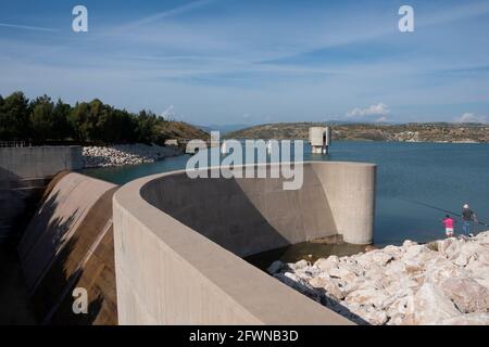 Asprokremmos Reservoir, Zypern Stockfoto