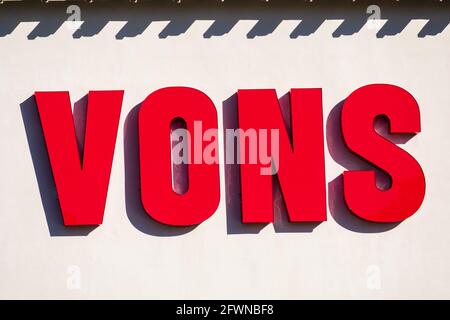 Vons Zeichen, Logo auf Supermarkt-Kette speichern Fassade. Vons ist eine Supermarktkette in Südkalifornien und im südlichen Nevada, die von Albertsons - Los Angel gehört Stockfoto
