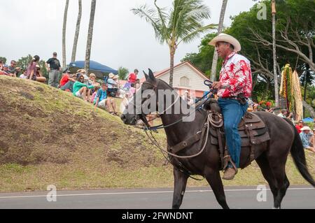 Ein Paniolo fährt in der King Kamehameha Day Parade in Kapa'au, Nord-Kohala, Big Island, Hawaii Stockfoto