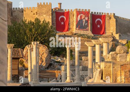 Die Ruinen der Johns Basilica und das antike Schloss Ayasuluk in Selcuk, Türkei Stockfoto