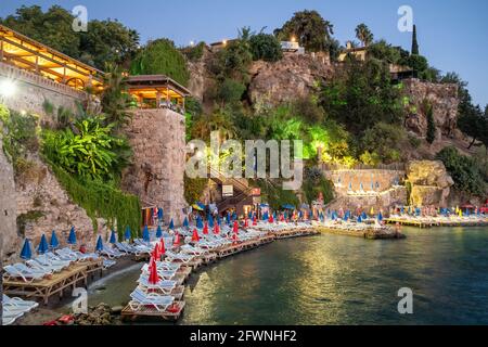 Kleiner Strand in Kaleici Altstadt von Antalya, Türkei Stockfoto