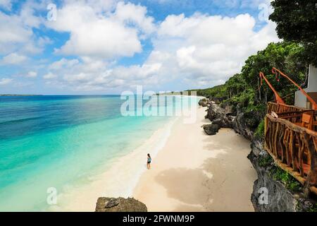 Feiner weißer Sand am Bira Beach in diesem Ferienort im äußersten Süden, 190 km von Makassar entfernt; Tanjung Bira, Süd-Sulawesi, Indonesien Stockfoto