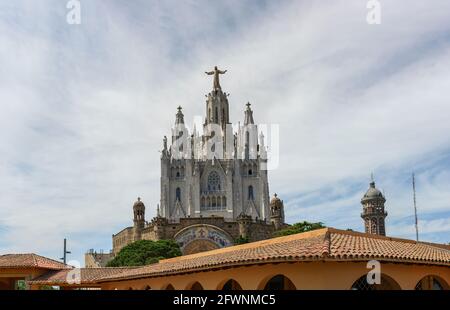 Berühmte Tempel des Heiligsten Herzens Jesu (Expiatori del Sagrat Cor) auf Berg Tibidabo in Barcelona, Katalonien, Spanien. Stockfoto