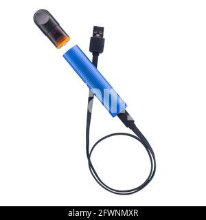 Elektronische Zigarette mit der Fähigkeit zum Aufladen, im Lieferumfang enthalten usb-Kabel, abnehmbare Kartuschen, isolieren Stockfoto