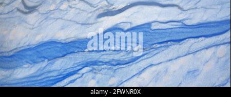 Steinplatte mit abstraktem Muster in blau und weiß mit Glatte Oberfläche Stockfoto