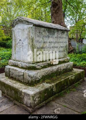 Grab von Dame Mary Page auf Bunhill Fields Begräbnisplatz in der City of London. Stockfoto