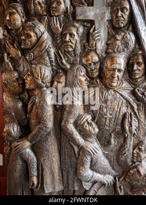 Türdetails - Pontificio Santuario della Beata Vergine del Santo Rosario di Pompei - Region Kampanien, Italien Stockfoto