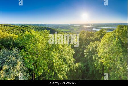St. Andrä-Wördern: Blick vom Aussichtsturm Tempelbergwarte bei Altenberg auf Wienerwald und Tullnerfeld, Donau im Wienerwald, Wienerwald, nie Stockfoto