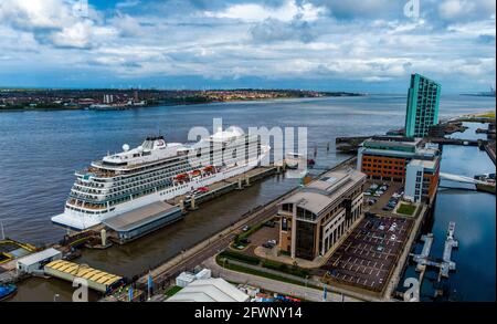 Die Viking Venus, ein brandneues Schiff, macht ihre Jungfernfahrt nach Liverpool. Der Cruise Terminal erwartet, dass zum ersten Mal seit 14 Monaten rund 80 Schiffe in die Stadt zurückkehren, da die Covid-19-Pandemie alle Kreuzfahrten gestoppt hatte. Bilddatum: Montag, 24. Mai 2021. Stockfoto