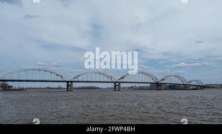 Die Centennial Bridge in Davenport überquert den Mississippi River von Davenport, Iowa, nach Rock Island, Illinois Stockfoto