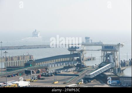 Blick über den Dover Fährhafen, , Dover, Großbritannien. 8 März 2011 Stockfoto