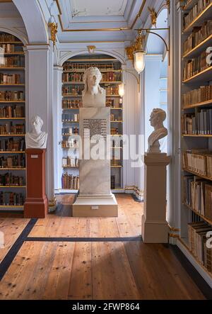 Anna Amalia Bibliothek Weimar mit Old Inkunable und Skulpturen Stockfoto