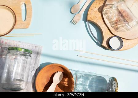 Umweltfreundliche wiederverwendbare Küchenutensilien. Ökologie, Recycling, kein Kunststoff, Null-Abfall-Konzept Stockfoto