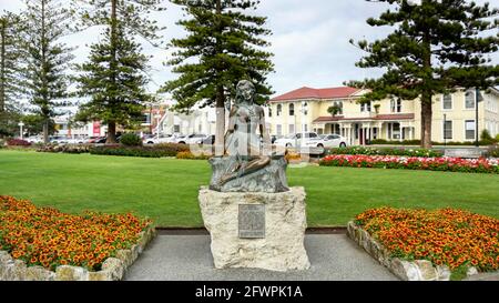 Napiers ikonische Bronzestatue des Maori-Mädchens - Pania Des Riffs Stockfoto