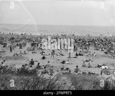 Schönes Wetter am Strand von Zandvoort, 17. August 1958, Strände, Niederlande, 20. Jahrhundert Presseagentur Foto, Nachrichten zu erinnern, Dokumentarfilm, historische Fotografie 1945-1990, visuelle Geschichten, Menschliche Geschichte des zwanzigsten Jahrhunderts, Momente in der Zeit festzuhalten Stockfoto