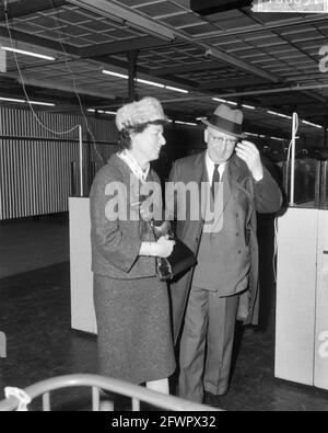 Herr P. Lieftinck (Direktor der Weltbank) ging nach Karachi, Herr. P. Lieftinck, 19. Februar 1964, Banken, Direktoren, Niederlande, Presseagentur des 20. Jahrhunderts, Foto, Nachrichten zum erinnern, Dokumentarfilm, historische Fotografie 1945-1990, visuelle Geschichten, Menschliche Geschichte des zwanzigsten Jahrhunderts, Momente in der Zeit festzuhalten Stockfoto