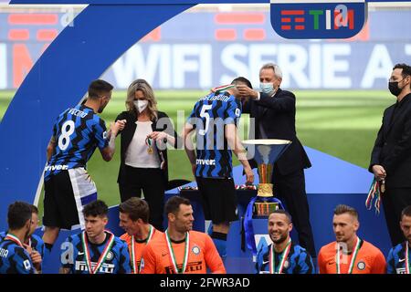 Roberto Gagliardini (Inter)Matias Vecino Falero (Inter) Während der italienischen Serie A Spiel zwischen Inter 5-1 Udinese im Giuseppe Meazza Stadion am 23. Mai 2021 in Mailand, Italien. (Foto von Maurizio Borsari/AFLO) Stockfoto