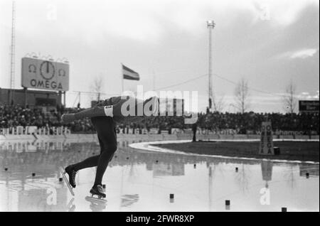 Niederländische Meisterschaften im Eislaufen von Frauen und Männern in Deventer. Zahlen 11,12,13 Schenk in Aktion, Zahl 14 Schenk und Pfrommer, 10. Januar 1970, MEISTERSCHAFTEN, SCHAATSEN, Sport, Niederlande, Foto der Presseagentur des 20. Jahrhunderts, zu erinnerende Nachrichten, Dokumentarfilm, historische Fotografie 1945-1990, visuelle Geschichten, Menschliche Geschichte des zwanzigsten Jahrhunderts, Momente in der Zeit festzuhalten Stockfoto