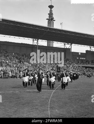 Niederlande gegen Bulgarien 4-2 im Olympiastadion, 3. April 1960, Niederlande, Presseagentur des 20. Jahrhunderts, Foto, zu erinnerende Nachrichten, Dokumentarfilm, historische Fotografie 1945-1990, visuelle Geschichten, Menschliche Geschichte des zwanzigsten Jahrhunderts, Momente in der Zeit festzuhalten Stockfoto
