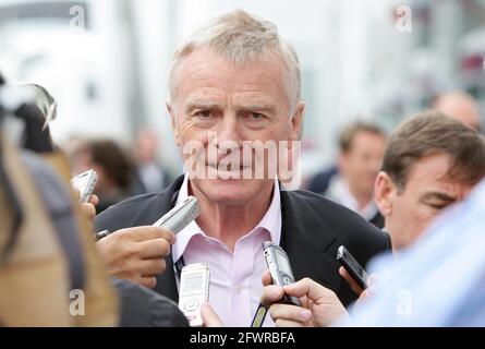 Aktenfoto vom 21-06-2009 des FIA-Präsidenten Max Mosley im Fahrerlager. Ausgabedatum: Montag, 24. Mai 2021. Stockfoto