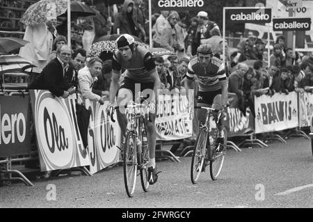 Dutch Championships Cycling Pros in Simpelveld, Fahrer auf der Straße, 20. Juni 1976, CHAMPIONSHIPS, WIELRENEN, Pros, Niederlande, Foto der Presseagentur des 20. Jahrhunderts, zu erinnerende Nachrichten, Dokumentarfilm, historische Fotografie 1945-1990, visuelle Geschichten, Menschliche Geschichte des zwanzigsten Jahrhunderts, Momente in der Zeit festzuhalten Stockfoto