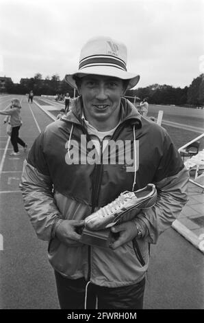 Niederländischer Rekord im Kugelschuss, olympischer Titel und goldener Spike für Erik de Bruin, 9. Juni 1984, BILLING, Niederlande, 20. Jahrhundert Presseagentur Foto, Nachrichten zu erinnern, Dokumentarfilm, historische Fotografie 1945-1990, visuelle Geschichten, Menschliche Geschichte des zwanzigsten Jahrhunderts, Momente in der Zeit festzuhalten Stockfoto