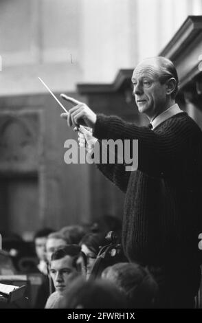 Niederlande Student Orchestra, Proben in der Ruine Kerkje in Bergen, Übersicht, Januar 7 1963, Kirchen, STUDENTEN, Orchester, Kritiken, Niederlande, Foto der Presseagentur des 20. Jahrhunderts, News to remember, Dokumentarfilm, historische Fotografie 1945-1990, visuelle Geschichten, Menschliche Geschichte des zwanzigsten Jahrhunderts, Momente in der Zeit festzuhalten Stockfoto