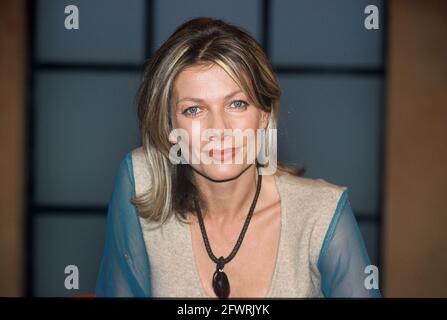 Köln, Deutschland. Mai 2003. Schauspielerin Ursula Karven posiert 2003 Credit: Horst Galuschka/dpa/Alamy Live News Stockfoto