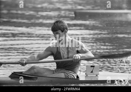 Niederländische Nationalmeisterschaften Kanu Bosbaan. Hoekstra in Aktion K1 500m Sieger, 14. Juli 1968, Meisterschaften, Kanusport, Gewinner, Niederlande, Foto der Presseagentur des 20. Jahrhunderts, zu erinnerende Nachrichten, Dokumentarfilm, historische Fotografie 1945-1990, visuelle Geschichten, Menschliche Geschichte des zwanzigsten Jahrhunderts, Momente in der Zeit festzuhalten Stockfoto