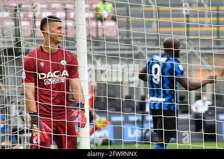 Mailand, Italien. Mai 2021. Torwart Juan Musso (1) von Udinese gesehen während der Serie A Spiel zwischen Inter und Udinese bei Giuseppe Meazza in Mailand. (Foto: Gonzales Photo/Alamy Live News Stockfoto