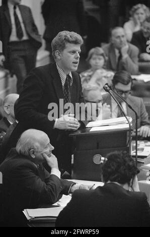 Generalüberlegungen zweite Kammer, Minister Duisenbe antwortet der Kammer, im Vordergrund Premierminister Den Uyl, 11. Oktober 1973, Politik, Niederlande, 20. Jahrhundert Presseagentur Foto, Nachrichten zu erinnern, Dokumentarfilm, historische Fotografie 1945-1990, visuelle Geschichten, Menschliche Geschichte des zwanzigsten Jahrhunderts, Momente in der Zeit festzuhalten Stockfoto