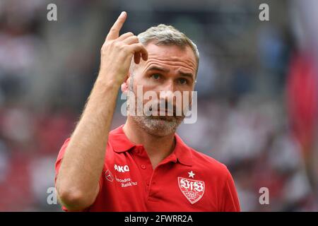 Stuttgart, Deutschland. Mai 2021. Tim Walter wird neuer Coach beim HSV Hamburg Hamburg Hamburg (HSV Hamburg Hamburg). Archivfoto: Tim WALTER (Trainer VFB Stuttgart), Geste, gibt Anweisungen, Einzelbild, getrimmt Einzelmotiv, Portrait, Portrait, Portrait. Fußball 2. Bundesliga, 3. Spieltag, Spieltage03, VFB Stuttgart (S) -FC St.Pauli 2-1, am 08/17/2019 in Stuttgart/Deutschland. MERCEDES BENZ ARENA. DIE DFL-VORSCHRIFTEN VERBIETEN DIE VERWENDUNG VON FOTOS ALS BILDSEQUENZEN UND/ODER QUASI-VIDEO. ¬ ¬ Credit: dpa/Alamy Live News Stockfoto