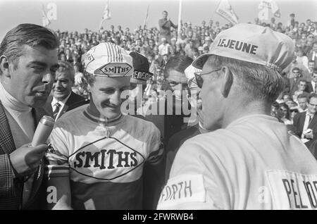 Niederländische Radsportmeisterschaften auf der Straße bei Beek Prof. EEF Dolman mit Jan Janssen, 28. Juli 1968, Meisterschaften, Profis, Radfahren, Niederlande, Foto der Presseagentur des 20. Jahrhunderts, Nachrichten zum erinnern, Dokumentarfilm, historische Fotografie 1945-1990, visuelle Geschichten, Menschliche Geschichte des zwanzigsten Jahrhunderts, Momente in der Zeit festzuhalten Stockfoto