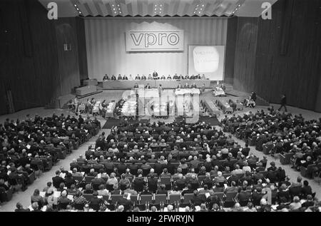 Generalversammlung der VPRO-Mitglieder im Congressgebouw Den Haag, Den Haag, Überblick über den Saal, 14. Dezember 1968, Mitgliederversammlungen, Übersichten, Hallen, Niederlande, Foto der Presseagentur des 20. Jahrhunderts, zu erinnerende Nachrichten, Dokumentarfilm, historische Fotografie 1945-1990, visuelle Geschichten, Menschliche Geschichte des zwanzigsten Jahrhunderts, Momente in der Zeit festzuhalten Stockfoto